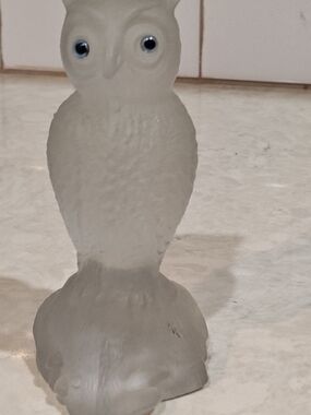 Vintage Unmarked Wise Owl Blue Eyes Paperweight Frosted  Gray